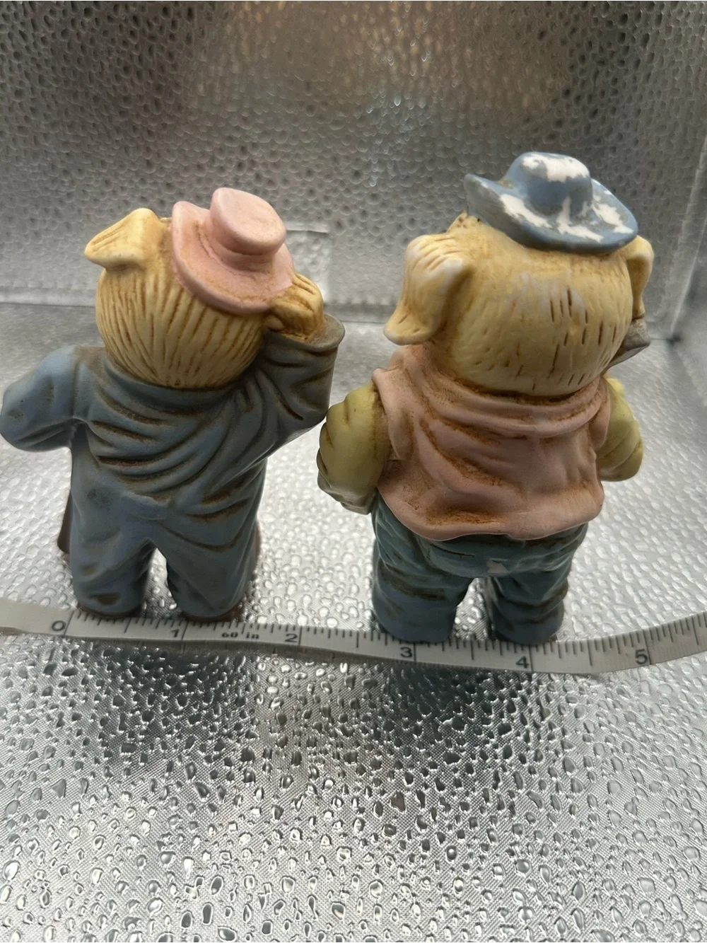 C10 Ceramic Pig Figurine Set - Blue and Pink Decorative Farm Animal Statues